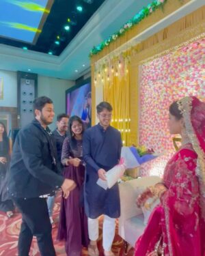 Bhoomika Dash Instagram - This day was as perfect as this photos and videos 🫶✨💫

Thank you so much to my IDS friends for joining in for the wedding ceremony of @anchal_ashmita and @dtanmoy💛