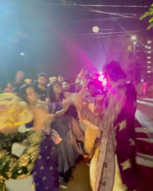 Bhoomika Dash Instagram - This day was as perfect as this photos and videos 🫶✨💫

Thank you so much to my IDS friends for joining in for the wedding ceremony of @anchal_ashmita and @dtanmoy💛