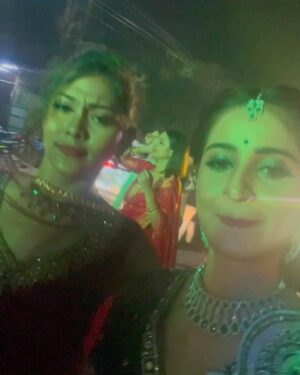 Bhoomika Dash Instagram - This day was as perfect as this photos and videos 🫶✨💫

Thank you so much to my IDS friends for joining in for the wedding ceremony of @anchal_ashmita and @dtanmoy💛
