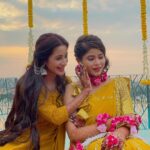 Bhoomika Dash Instagram - Jiji’s Poolside haldi done and dusted ✅ MUA. @chinu_makeup Hair by @makeupbytulasi Decor by @newwave_weddingplanner_events