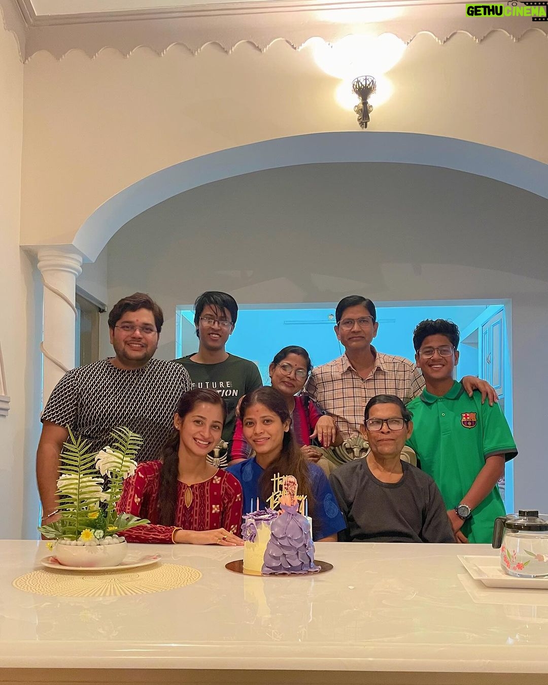 Bhoomika Dash Instagram - Desi birthday and bachelorette party for bride to be @anchal_ashmita 😜😂 Thank you @cake_o_clockk._._ for the beautiful and delicious cake and @dtanmoy93 for making our day even more brighter🤩