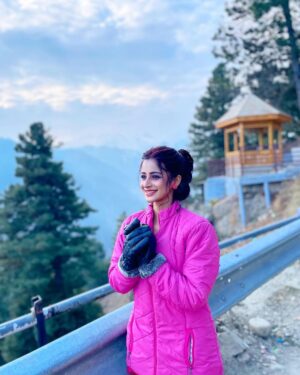 Bhoomika Dash Instagram - Jannat-e-kashmir 🏔️💫

Kashmir, where my soul feels complete and my heart overflows with happiness.❤️
