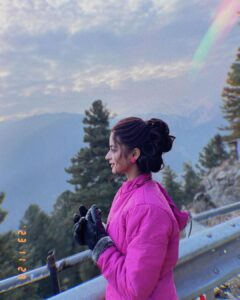 Bhoomika Dash Instagram - Jannat-e-kashmir 🏔️💫 Kashmir, where my soul feels complete and my heart overflows with happiness.❤️ Gulmarg, Kashmir