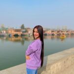 Bhoomika Dash Instagram – Piece of heaven 🏔️

Finally at my dream destination ❤️ Dal Lake, Srinagar, Jammu & Kashmir