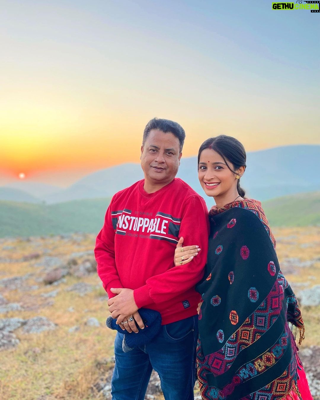 Bhoomika Dash Instagram - Golden hour 🌅 Forever chasing the next sunset with my travel partner 🫶 Dudhari