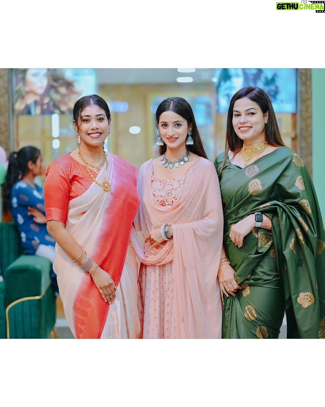 Bhoomika Dash Instagram - Presenting you an One ☝️ stop ✋🏻 destination of Fashion in town for the 1st time named as ‘Priyanshi Fashion & Styling Studio’. @studiobypriyanshi This fashion studio brings all the solution to fashion at one place, as in Saree & readymades, Salon, boutique, cosmetics too. Here you will get All India wide variety of saree, bridal & party wear lehnga, gowns n suit pieces as well. Boutique designing & stitching also. Here you will get brands in both casual and formal Men’s wear along with sherwani & kurta. Also u will get quality Salon services along with bridal make up. And lastly they have a cosmetics store also for ur regular needs with fancy & bridal jewellery. For more details pls do visit the store. Address- near Mani Tribhuvan Apartment, nandankanan road, Patia Bhubaneswar. Raghunathpur