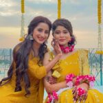 Bhoomika Dash Instagram - Jiji’s Poolside haldi done and dusted ✅ MUA. @chinu_makeup Hair by @makeupbytulasi Decor by @newwave_weddingplanner_events