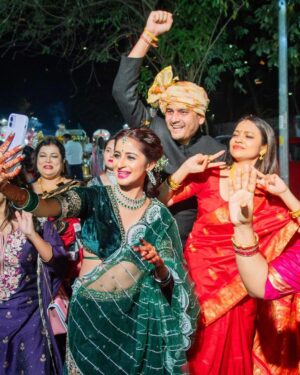 Bhoomika Dash Instagram - A special appreciation post to my another favourite couple @alpanacolada bhabi and @sanskargram bhaina 😌✨

Thank you for showering me with all the love in the world!!! You both have always been there for me, supporting me in everything I have done. May your love continue to grow stronger with each passing day. Keep pampering me 😌
Cheers to more get togethers, weddings and gossips , ykwim 🥂🤪😜

📸 @asutoshphotomagicofficial