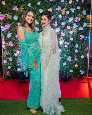 Bhoomika Dash Instagram - A special appreciation post to my another favourite couple @alpanacolada bhabi and @sanskargram bhaina 😌✨

Thank you for showering me with all the love in the world!!! You both have always been there for me, supporting me in everything I have done. May your love continue to grow stronger with each passing day. Keep pampering me 😌
Cheers to more get togethers, weddings and gossips , ykwim 🥂🤪😜

📸 @asutoshphotomagicofficial
