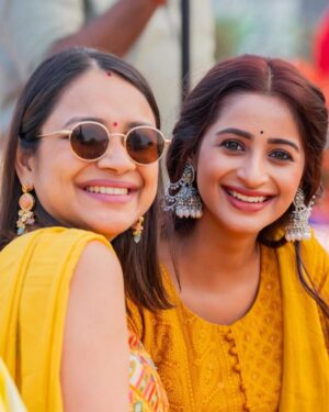 Bhoomika Dash Instagram - A special appreciation post to my another favourite couple @alpanacolada bhabi and @sanskargram bhaina 😌✨

Thank you for showering me with all the love in the world!!! You both have always been there for me, supporting me in everything I have done. May your love continue to grow stronger with each passing day. Keep pampering me 😌
Cheers to more get togethers, weddings and gossips , ykwim 🥂🤪😜

📸 @asutoshphotomagicofficial