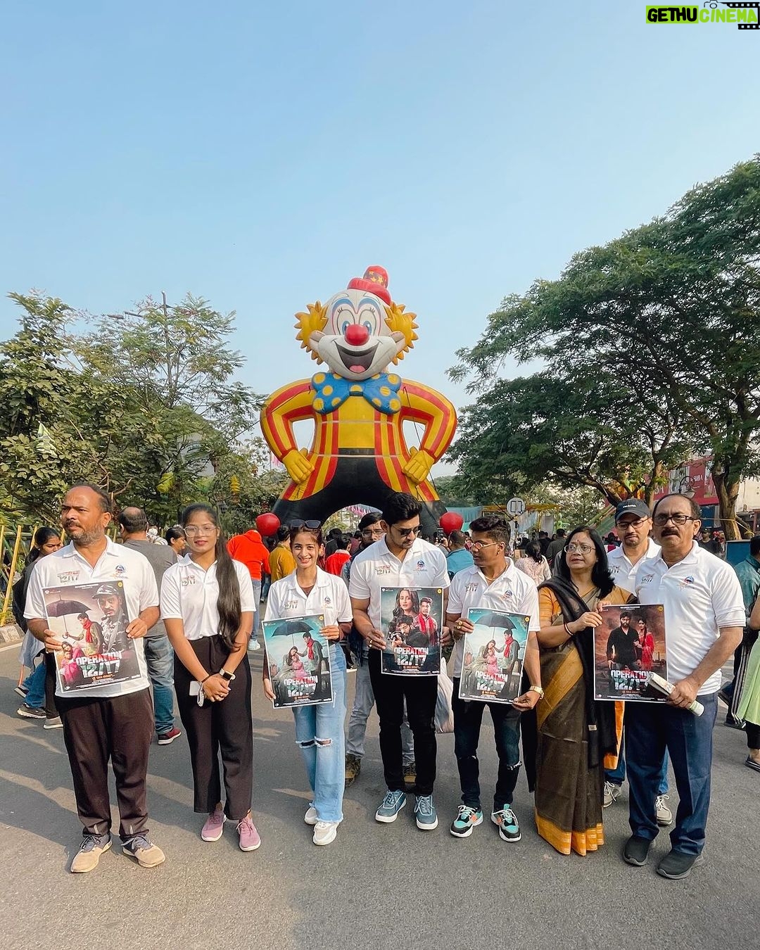 Bhoomika Dash Instagram - Operation 12/17 Promotion at Patha Utsav 2024 from Master Canteen to Ram Mandir ✨❤️ People, kids grooving to our film song🤩 @satyajeetpradhan @humane_sagar_official @ananyasritamnanda @aseema_panda @rituraj_official Releasing this January 2024! Thank you so much Bhubaneswar for all love and good wishes for our movie ✨🙏😇 Bhubaneswar Patha Ustav