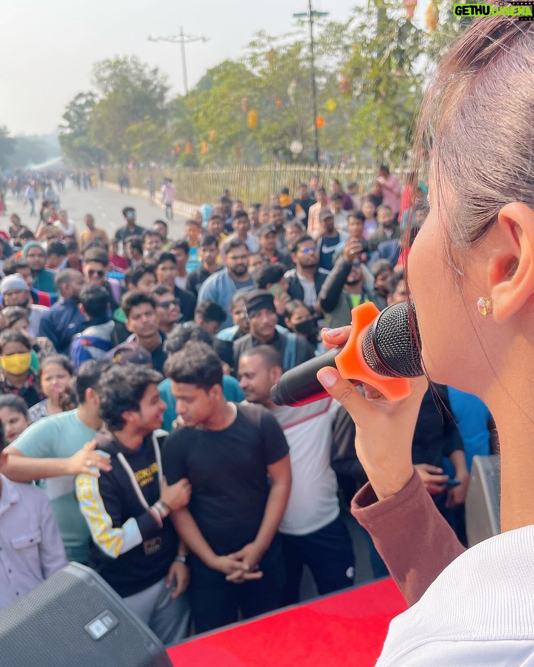 Bhoomika Dash Instagram - Operation 12/17 Promotion at Patha Utsav 2024 from Master Canteen to Ram Mandir ✨❤️ People, kids grooving to our film song🤩 @satyajeetpradhan @humane_sagar_official @ananyasritamnanda @aseema_panda @rituraj_official Releasing this January 2024! Thank you so much Bhubaneswar for all love and good wishes for our movie ✨🙏😇 Bhubaneswar Patha Ustav