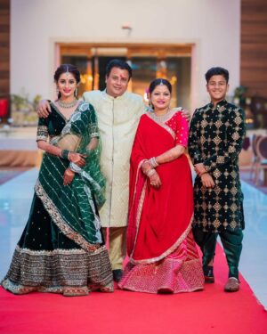 Bhoomika Dash Instagram - My constant source of happiness and inspiration ✨😇: My family 💓

Captured by @asutoshphotomagicofficial 🫶
MUA @chinu_makeup 
Hair and Styling by @makeupbytulasi 
Wearing @mahendrabaral_official