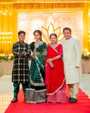Bhoomika Dash Instagram - My constant source of happiness and inspiration ✨😇: My family 💓

Captured by @asutoshphotomagicofficial 🫶
MUA @chinu_makeup 
Hair and Styling by @makeupbytulasi 
Wearing @mahendrabaral_official