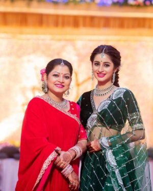 Bhoomika Dash Instagram - My constant source of happiness and inspiration ✨😇: My family 💓

Captured by @asutoshphotomagicofficial 🫶
MUA @chinu_makeup 
Hair and Styling by @makeupbytulasi 
Wearing @mahendrabaral_official