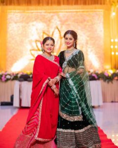 Bhoomika Dash Instagram - My constant source of happiness and inspiration ✨😇: My family 💓 Captured by @asutoshphotomagicofficial 🫶 MUA @chinu_makeup Hair and Styling by @makeupbytulasi Wearing @mahendrabaral_official Crystal Crown Bhubneswar