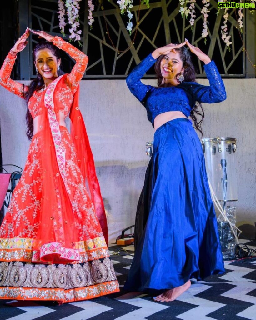 Bhoomika Dash Instagram - Forever friends, forever wanderers ✨ Cheers to more dance , drama, music and travel 💃🥂 📸 @asutoshphotomagicofficial