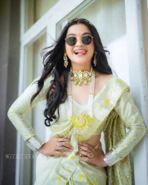 Celesti Bairagey Instagram - Alexa, please play तैनू ले के मैं जावांगा
दिल दे के मैं जावांगा🤍

Makeover by @bineegogoi 
Mekhela sador @archana_shiva_chetia 
Jewellery @konmani_store 
Photo credit @nitulsharmaphotography 

 

#weddingphotography #makeupartist #makeup #makeupideas #makeupoftheday #makeuplover #indianbride #indianwear