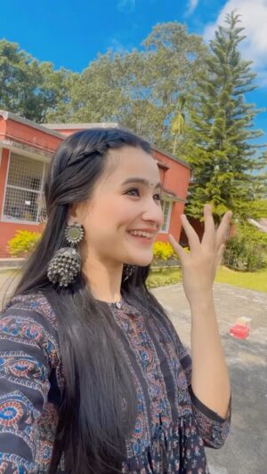 Celesti Bairagey Instagram - #jhumkas from @the_sparkle_store1 ❤️
