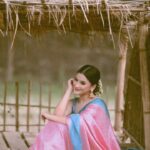 Celesti Bairagey Instagram - 🤍 Makeover by @makeoverbymrinali ❤️ Photo credit @tarkikborahphotography @prosen.films_ ❤️ #makeupartist #makeuptutorial #makeup #makeuplover #indianwear #southindian #saree #nature