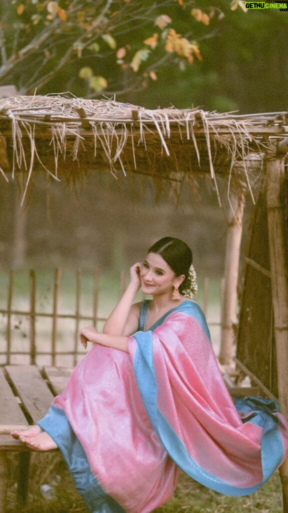 Celesti Bairagey Instagram - 🤍 Makeover by @makeoverbymrinali ❤️ Photo credit @tarkikborahphotography @prosen.films_ ❤️ #makeupartist #makeuptutorial #makeup #makeuplover #indianwear #southindian #saree #nature