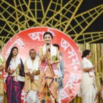 Celesti Bairagey Instagram - সদৌ ডিব্ৰুগড় ছাত্ৰ সন্থাৰ উদ্যোগত আৰু ডিব্ৰুগড়বাসীৰ সহযোগত উদযাপন কৰা কেন্দ্ৰীয় ৰঙালী উৎসৱ ২০২৩ ৰ সাংস্কৃতিক শোভাযাত্ৰাত অংশ গ্ৰহণ কৰিবলৈ আমন্ত্ৰণ কৰি মোক বিহু মঞ্চত ফুলাম গামোচাৰে সম্বৰ্ধনা জনাই বিশাল ৰাইজৰ উপস্হিত বিশেষ সন্মান যাচাৰ বাবে মই নথৈ আনন্দিত হ'লো। তাৰবাবে মই উদ্যোক্তাসকলক কৃত‍জ্ঞতা জনালো।এই চেগতে ডিব্ৰুগড়বাসী ৰাইজৰ পৰাও অশেষ মৰম বুটলিবলৈ সক্ষম হলো, তাৰবাবে তেওঁলোককো মোৰ শ্ৰদ্ধা যাচিলো। 🙏❤️ Makeup artist @makeupartist_puja_gogoii 😘 Outfit by @rina_lahon_gogoi ❤️ Photo credit @pol_photography_ 😇 #blessed #bihu #rongalibihu #assam #grateful Dibrugarh, Assam