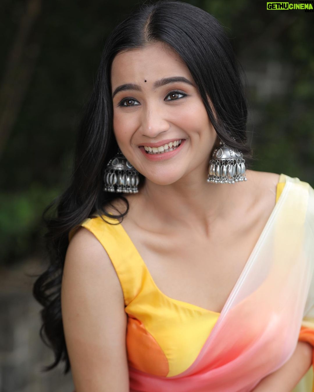 Celesti Bairagey Instagram - रानी🤍 HMU @kashishjain613 Shot by @udfilmsandphoto #rockyaurranikipremkahani #aliabhatt #makeuplooks #makeupartist #makeuplover #indianwear #saree #bindi #jhumka #whatjhumka Mumbai - मुंबई