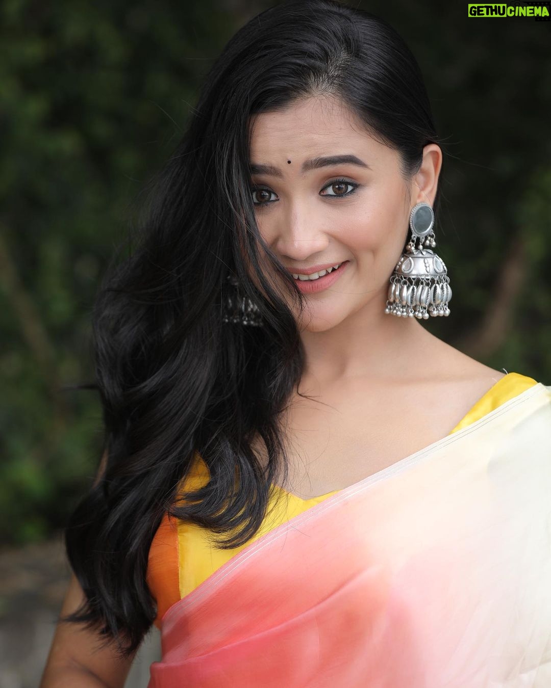 Celesti Bairagey Instagram - रानी🤍 HMU @kashishjain613 Shot by @udfilmsandphoto #rockyaurranikipremkahani #aliabhatt #makeuplooks #makeupartist #makeuplover #indianwear #saree #bindi #jhumka #whatjhumka Mumbai - मुंबई