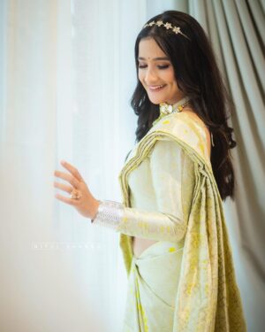 Celesti Bairagey Instagram - Alexa, please play तैनू ले के मैं जावांगा
दिल दे के मैं जावांगा🤍

Makeover by @bineegogoi 
Mekhela sador @archana_shiva_chetia 
Jewellery @konmani_store 
Photo credit @nitulsharmaphotography 

 

#weddingphotography #makeupartist #makeup #makeupideas #makeupoftheday #makeuplover #indianbride #indianwear