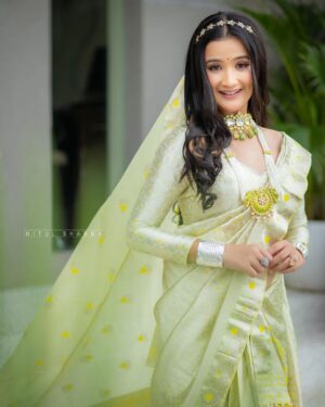 Celesti Bairagey Instagram - Alexa, please play तैनू ले के मैं जावांगा
दिल दे के मैं जावांगा🤍

Makeover by @bineegogoi 
Mekhela sador @archana_shiva_chetia 
Jewellery @konmani_store 
Photo credit @nitulsharmaphotography 

 

#weddingphotography #makeupartist #makeup #makeupideas #makeupoftheday #makeuplover #indianbride #indianwear