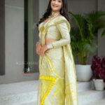 Celesti Bairagey Instagram - Alexa, please play तैनू ले के मैं जावांगा दिल दे के मैं जावांगा🤍 Makeover by @bineegogoi Mekhela sador @archana_shiva_chetia Jewellery @konmani_store Photo credit @nitulsharmaphotography #weddingphotography #makeupartist #makeup #makeupideas #makeupoftheday #makeuplover #indianbride #indianwear Dibrugarh, Assam
