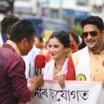 Celesti Bairagey Instagram - সদৌ ডিব্ৰুগড় ছাত্ৰ সন্থাৰ উদ্যোগত আৰু ডিব্ৰুগড়বাসীৰ সহযোগত উদযাপন কৰা কেন্দ্ৰীয় ৰঙালী উৎসৱ ২০২৩ ৰ সাংস্কৃতিক শোভাযাত্ৰাত অংশ গ্ৰহণ কৰিবলৈ আমন্ত্ৰণ কৰি মোক বিহু মঞ্চত ফুলাম গামোচাৰে সম্বৰ্ধনা জনাই বিশাল ৰাইজৰ উপস্হিত বিশেষ সন্মান যাচাৰ বাবে মই নথৈ আনন্দিত হ'লো। তাৰবাবে মই উদ্যোক্তাসকলক কৃত‍জ্ঞতা জনালো।এই চেগতে ডিব্ৰুগড়বাসী ৰাইজৰ পৰাও অশেষ মৰম বুটলিবলৈ সক্ষম হলো, তাৰবাবে তেওঁলোককো মোৰ শ্ৰদ্ধা যাচিলো। 🙏❤️ Makeup artist @makeupartist_puja_gogoii 😘 Outfit by @rina_lahon_gogoi ❤️ Photo credit @pol_photography_ 😇 #blessed #bihu #rongalibihu #assam #grateful Dibrugarh, Assam