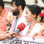 Celesti Bairagey Instagram - সদৌ ডিব্ৰুগড় ছাত্ৰ সন্থাৰ উদ্যোগত আৰু ডিব্ৰুগড়বাসীৰ সহযোগত উদযাপন কৰা কেন্দ্ৰীয় ৰঙালী উৎসৱ ২০২৩ ৰ সাংস্কৃতিক শোভাযাত্ৰাত অংশ গ্ৰহণ কৰিবলৈ আমন্ত্ৰণ কৰি মোক বিহু মঞ্চত ফুলাম গামোচাৰে সম্বৰ্ধনা জনাই বিশাল ৰাইজৰ উপস্হিত বিশেষ সন্মান যাচাৰ বাবে মই নথৈ আনন্দিত হ'লো। তাৰবাবে মই উদ্যোক্তাসকলক কৃত‍জ্ঞতা জনালো।এই চেগতে ডিব্ৰুগড়বাসী ৰাইজৰ পৰাও অশেষ মৰম বুটলিবলৈ সক্ষম হলো, তাৰবাবে তেওঁলোককো মোৰ শ্ৰদ্ধা যাচিলো। 🙏❤️ Makeup artist @makeupartist_puja_gogoii 😘 Outfit by @rina_lahon_gogoi ❤️ Photo credit @pol_photography_ 😇 #blessed #bihu #rongalibihu #assam #grateful Dibrugarh, Assam