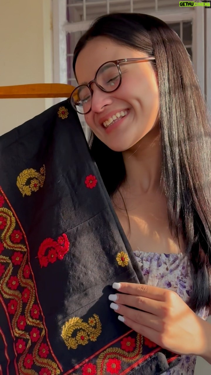 Celesti Bairagey Instagram - Bihu season calls for new outfits and fresh looks! ππ»πΈ And with my garment steamer, I can quickly and easily refresh any clothes that have been sitting in my closet all year. From my favorite traditional sarees to modern dresses, everything looks like new with a quick steam! π #YourStylingBFF #BihuVibes #GarmentSteamerLife #FreshLooks #wearemadify #rangalibihu #bohagmaah @philipshomelivingindia