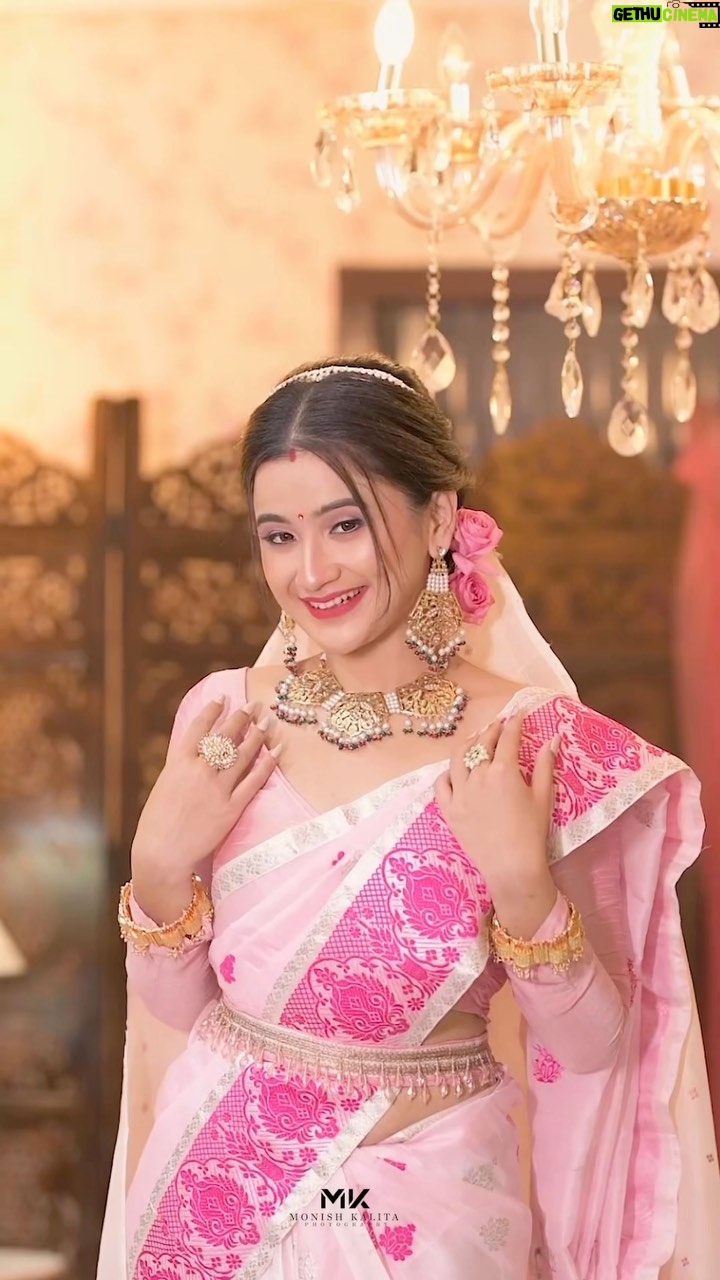 Celesti Bairagey Instagram - 🌸🌸 Vibing to @pompi_purabi baa's new song❤️ Beautiful makeover by @nishasah1_official ❤️ Outfit from @kefi_by_kaku_n_gayatri ❤️ Video credit @monish_kalita_photography