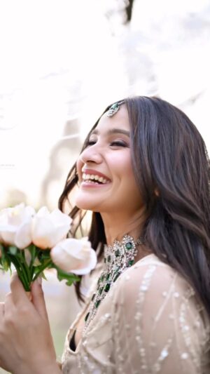 Celesti Bairagey Instagram - #white 🤍
Shoot for @albita__prodhani 
Video credit @bikashsaikia_photography 

#indian #indianwear #makeupartist #makeup #bride #bridalmakeup #photography #videography #outdoor #nature #bts