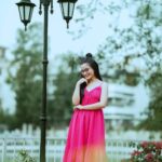 Celesti Bairagey Instagram - मैं भी गुलाबी, तू है गुलाबी दिन भी गुलाबी, है गुलाबी ये कहर 🤍 Photo credit @arpicturesque 📸