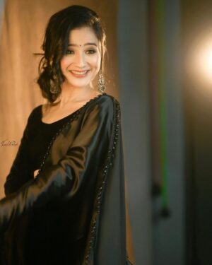 Celesti Bairagey Instagram - Eid-Mubarak🌙
#eidmubarak #eid 

Makeover @makeoverbymrinali 
Outfit @chandzeenty 
Photo credit @tarkikborahphotography