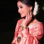 Celesti Bairagey Instagram - জোনাক🤍 Makeup promotional shoot for @babys_makeover_nd_hairdresser Mekhela sador by @niharikasilkfactory Jewellery by @dugdugiassamese Photography by @chinmoy_sarma_photography @rideepdutta @imran_photography__cm