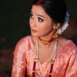 Celesti Bairagey Instagram - জোনাক🤍 Makeup promotional shoot for @babys_makeover_nd_hairdresser Mekhela sador by @niharikasilkfactory Jewellery by @dugdugiassamese Photography by @chinmoy_sarma_photography @rideepdutta @imran_photography__cm
