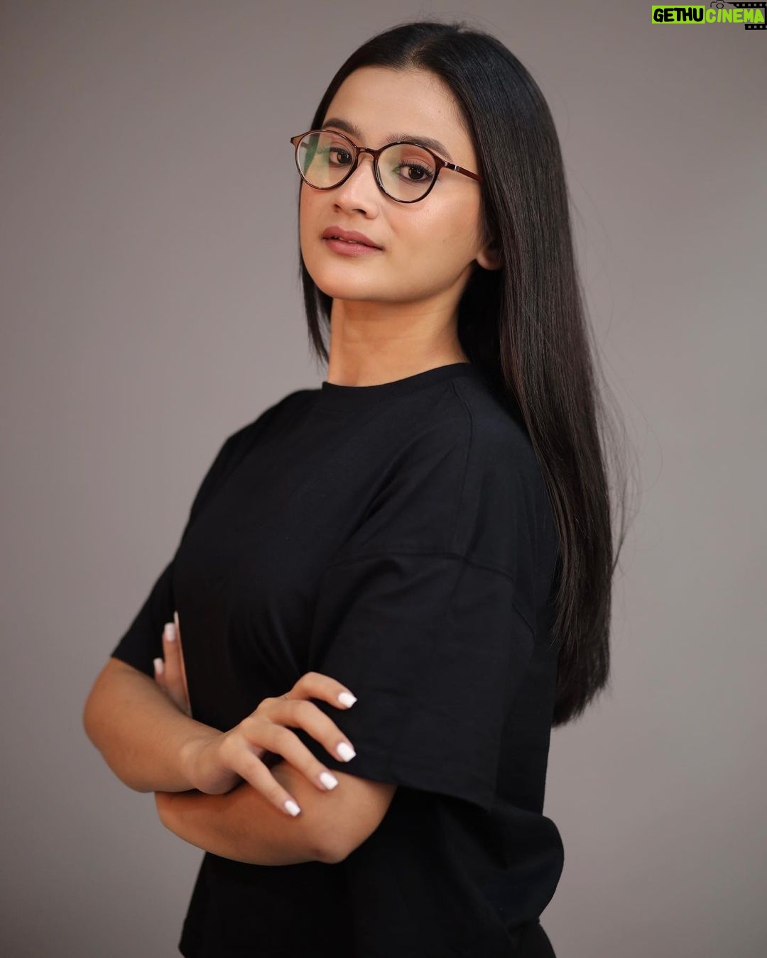 Celesti Bairagey Instagram - #portrait 🤍 Nails by @doleynail Makeup @makeoverbymrinali Photo credit @rupam_roy_c_photography_