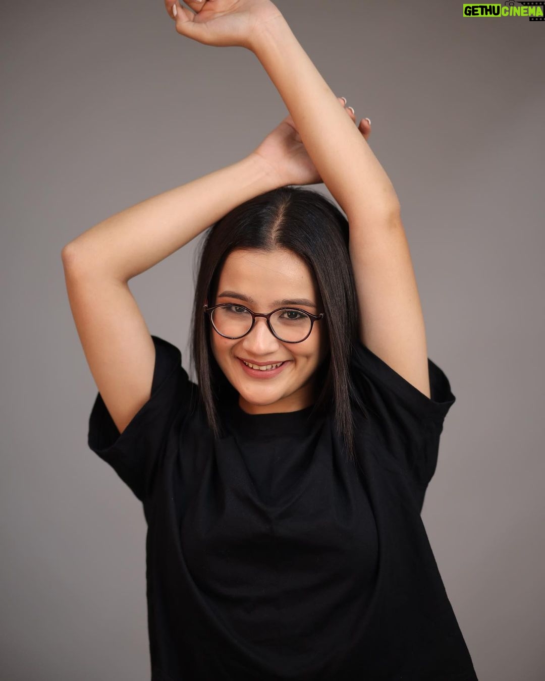 Celesti Bairagey Instagram - #portrait 🤍 Nails by @doleynail Makeup @makeoverbymrinali Photo credit @rupam_roy_c_photography_