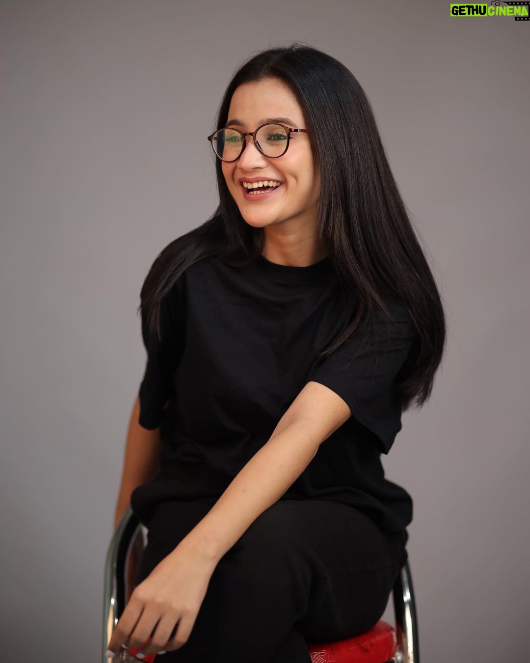 Celesti Bairagey Instagram - #portrait 🤍 Nails by @doleynail Makeup @makeoverbymrinali Photo credit @rupam_roy_c_photography_