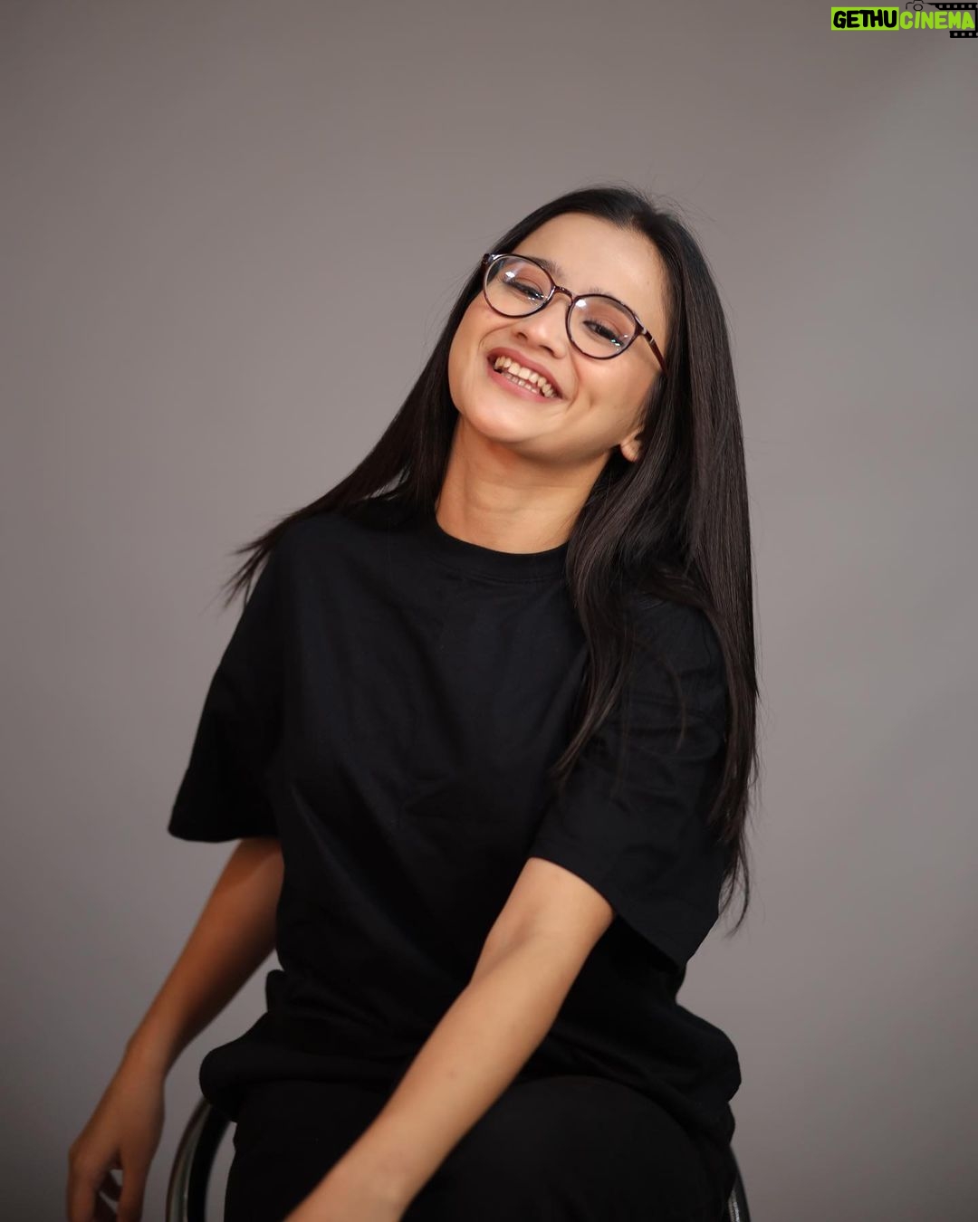 Celesti Bairagey Instagram - #portrait 🤍 Nails by @doleynail Makeup @makeoverbymrinali Photo credit @rupam_roy_c_photography_