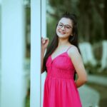 Celesti Bairagey Instagram - मैं भी गुलाबी, तू है गुलाबी दिन भी गुलाबी, है गुलाबी ये कहर 🤍 Photo credit @arpicturesque 📸