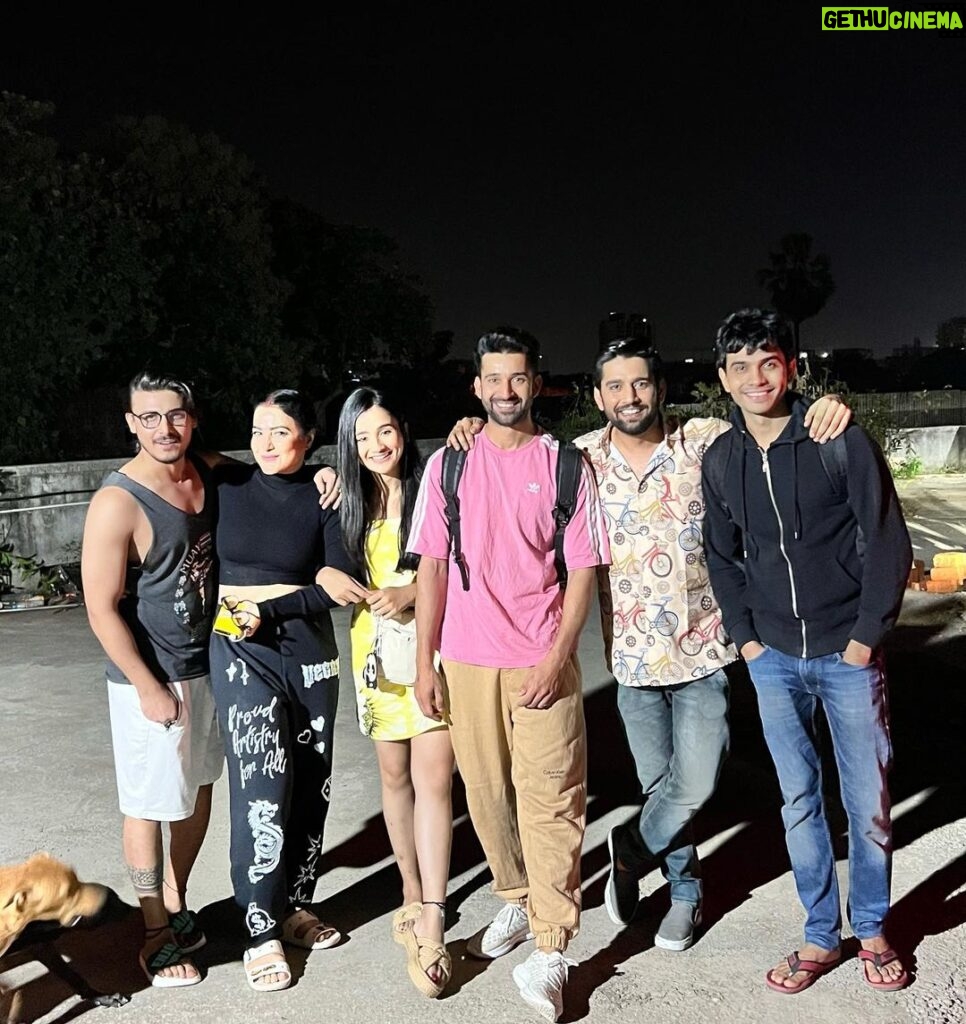 Celesti Bairagey Instagram - Happy new year n happy bhai dooj to all from the yaars of rajjo🫶🙌 We packed up in the morning … thought would share the love of my extended family… Charged at heart though exhausted from work! The bond we share, yaariyaan🫶 I just love u guys 🥰🫶 @celesti.bairagey @rajveer__singh @utkarshgupta74 @officialankitbhardwaj @nielsatpuda We also have pets by our side clinging to us 🤣 will share on story🥹 coz for this picture, music was very important 🎊🙈 #packup #early #morning #love #friends #life #is #beautiful.