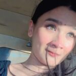 Celesti Bairagey Instagram - Trying to live my #bollywood soul in an #auto ride, resulting in #bloopers 🥺🤍 #indianwear #blacksaree #sunkissed