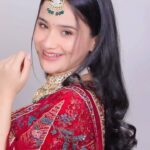 Celesti Bairagey Instagram - Posting this old #transition in another audio🤭❤️ @kashishjain613 ❤️ Shot by @udfilmsandphoto ❤️ Wearing @amrutsurat ❤️ #transition #trendingreels #makeupartist #trend #makeupartist #makeupoftheday #wakeupandmakeup #makeuplook #indianwedding #indianbride #indianwear #traditional
