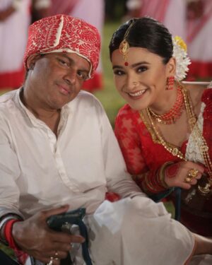 Celesti Bairagey Instagram - Always had been an admirer of his soulful voice. Feeling blessed to have the opportunity of sharing a screen with @zubeen.garg sir❤️

#sikar #zubeengarg