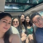 Celesti Bairagey Instagram - Perfect #dayout 💛 @gungunuprari @pariuprari @upadhyayyshivani Mumbai - मुंबई